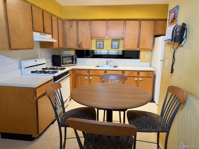 3 Prospect Gardens 3, Spring Valley, NY 10977