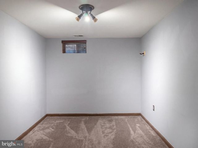 160 ADEN DR, Strasburg, VA 22657