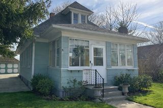 711 Bluff City Boulevard, Elgin, IL 60120