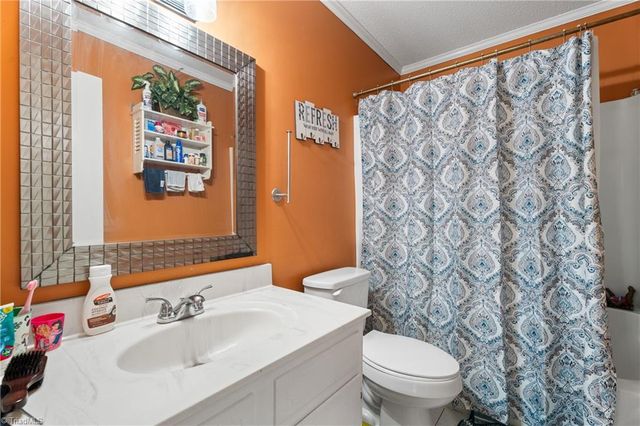 4935 Garden View Drive, Winston-salem, NC 27107