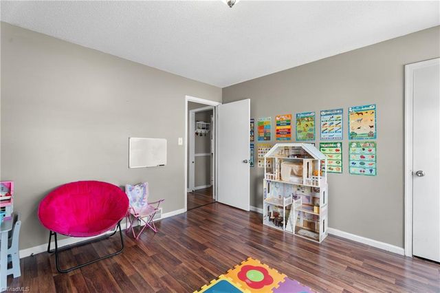 4935 Garden View Drive, Winston-salem, NC 27107