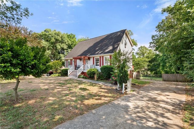 4935 Garden View Drive, Winston-salem, NC 27107