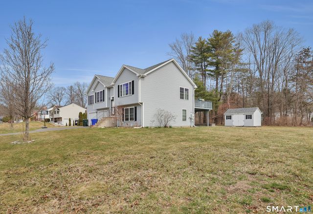 8 Callahan Lane, East Hartford, CT 06118