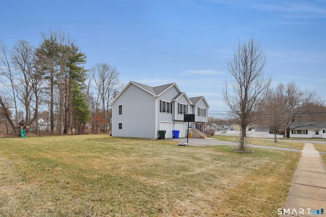 8 Callahan Lane, East Hartford, CT 06118