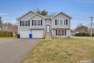 8 Callahan Lane, East Hartford, CT 06118