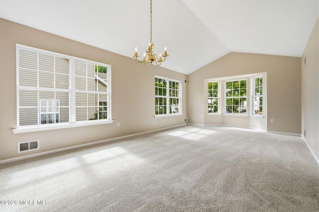 9 Sandhurst Road, Lakewood, NJ 08701