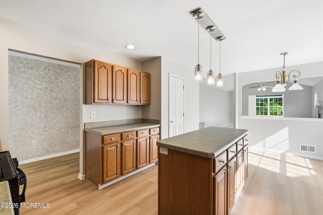 9 Sandhurst Road, Lakewood, NJ 08701