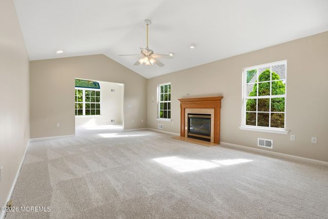 9 Sandhurst Road, Lakewood, NJ 08701