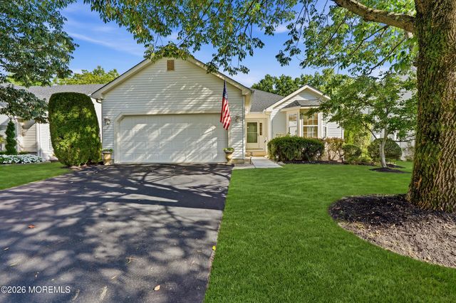 9 Sandhurst Road, Lakewood, NJ 08701