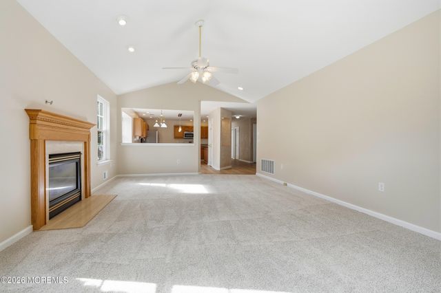 9 Sandhurst Road, Lakewood, NJ 08701