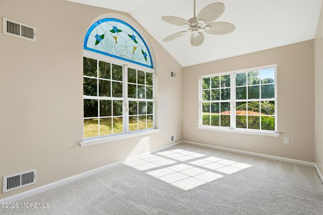 9 Sandhurst Road, Lakewood, NJ 08701