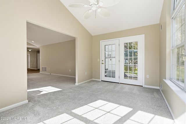 9 Sandhurst Road, Lakewood, NJ 08701