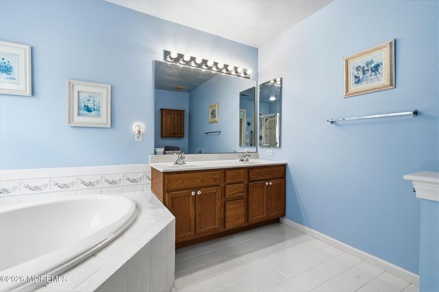 9 Sandhurst Road, Lakewood, NJ 08701
