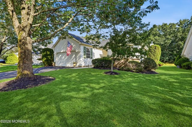 9 Sandhurst Road, Lakewood, NJ 08701