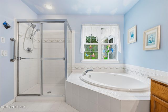 9 Sandhurst Road, Lakewood, NJ 08701