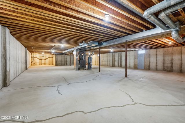 9 Sandhurst Road, Lakewood, NJ 08701