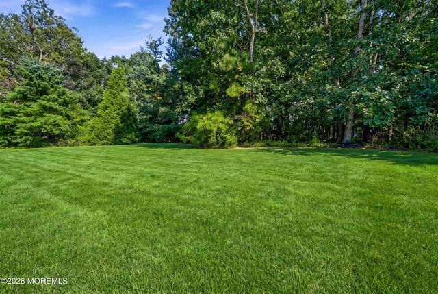 9 Sandhurst Road, Lakewood, NJ 08701