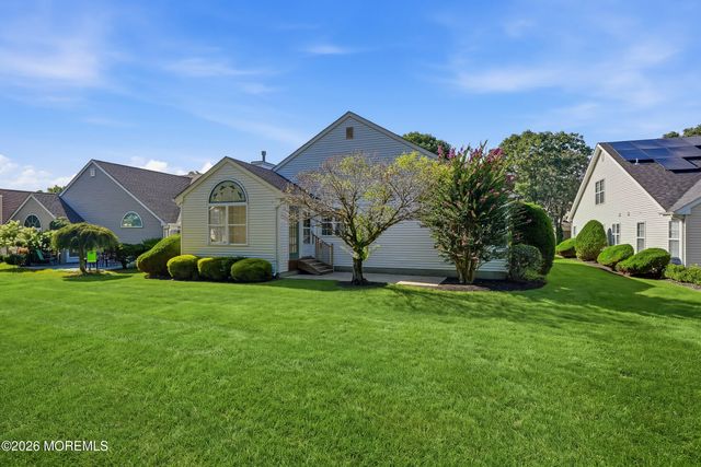 9 Sandhurst Road, Lakewood, NJ 08701