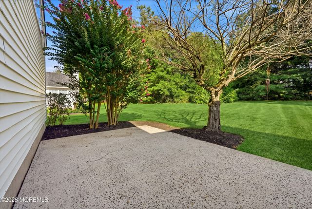 9 Sandhurst Road, Lakewood, NJ 08701