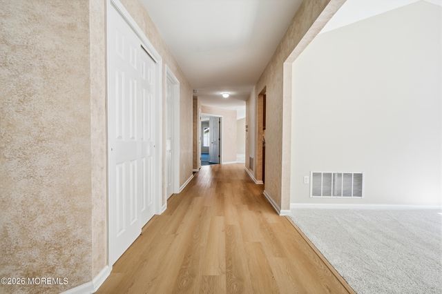9 Sandhurst Road, Lakewood, NJ 08701