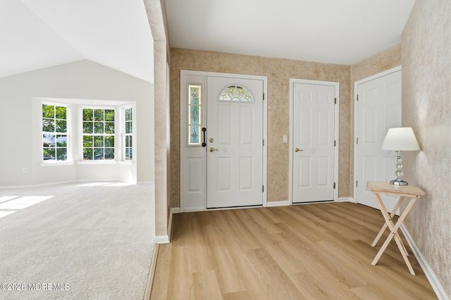 9 Sandhurst Road, Lakewood, NJ 08701