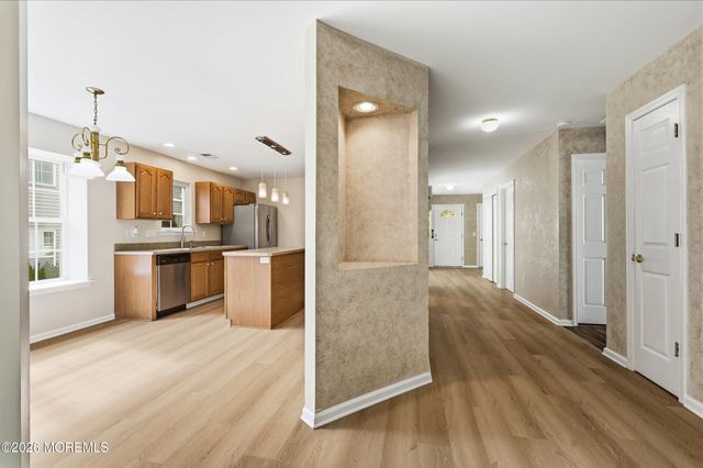 9 Sandhurst Road, Lakewood, NJ 08701
