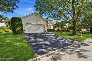 9 Sandhurst Road, Lakewood, NJ 08701