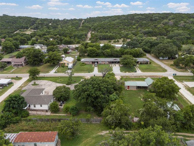 705 N 2nd Street, Cranfills Gap, TX 76637