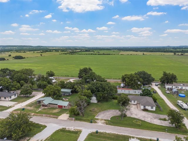 705 N 2nd Street, Cranfills Gap, TX 76637