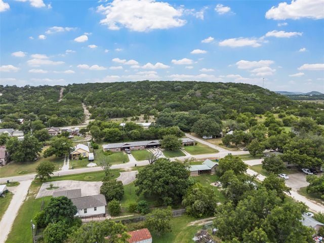 705 N 2nd Street, Cranfills Gap, TX 76637