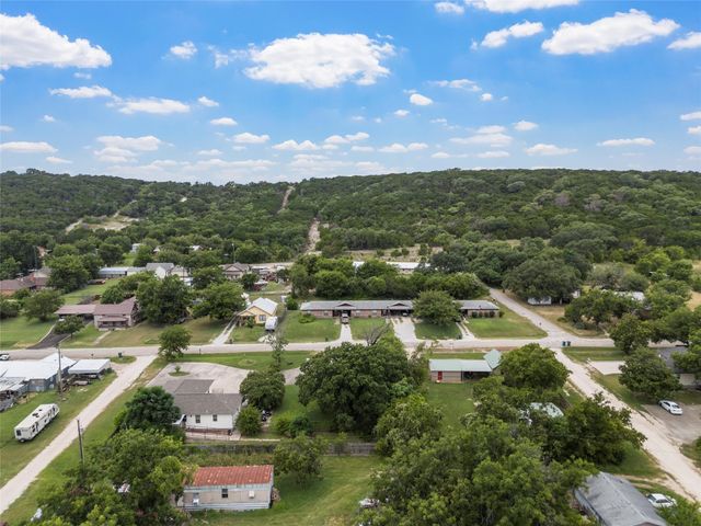 705 N 2nd Street, Cranfills Gap, TX 76637