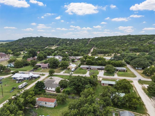 705 N 2nd Street, Cranfills Gap, TX 76637