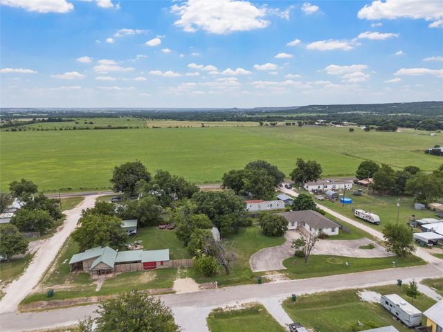 705 N 2nd Street, Cranfills Gap, TX 76637