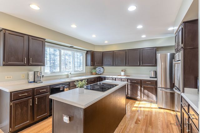 275 Saddle Back Road, Vernon Hills, IL 60061