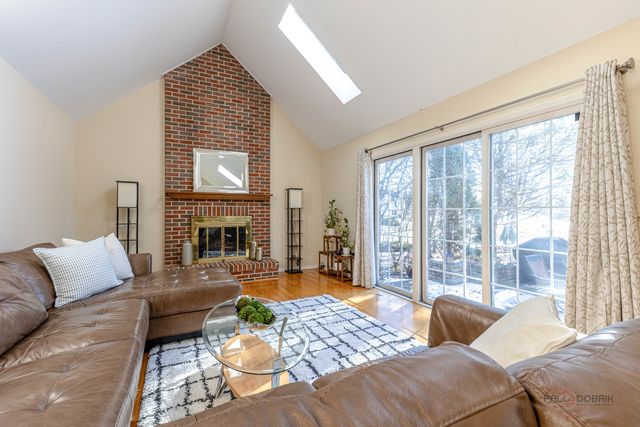 275 Saddle Back Road, Vernon Hills, IL 60061