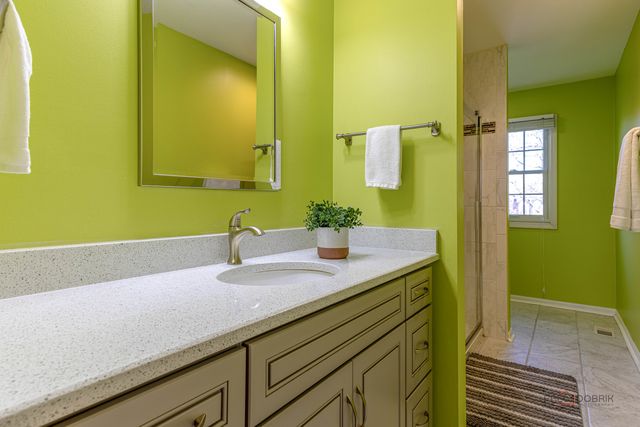 275 Saddle Back Road, Vernon Hills, IL 60061