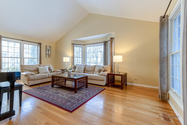 275 Saddle Back Road, Vernon Hills, IL 60061