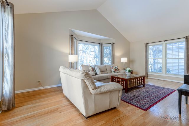 275 Saddle Back Road, Vernon Hills, IL 60061