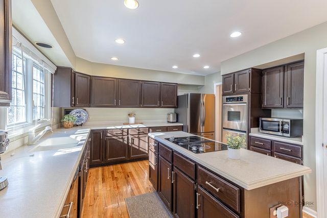 275 Saddle Back Road, Vernon Hills, IL 60061