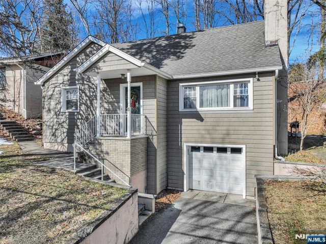 15 High Mountain Road, Oakland, NJ 07436