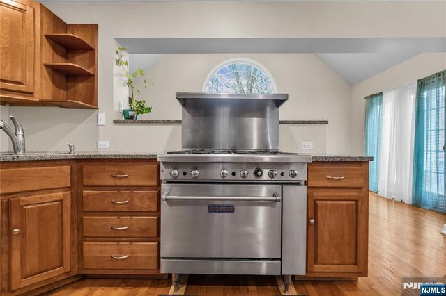 15 High Mountain Road, Oakland, NJ 07436