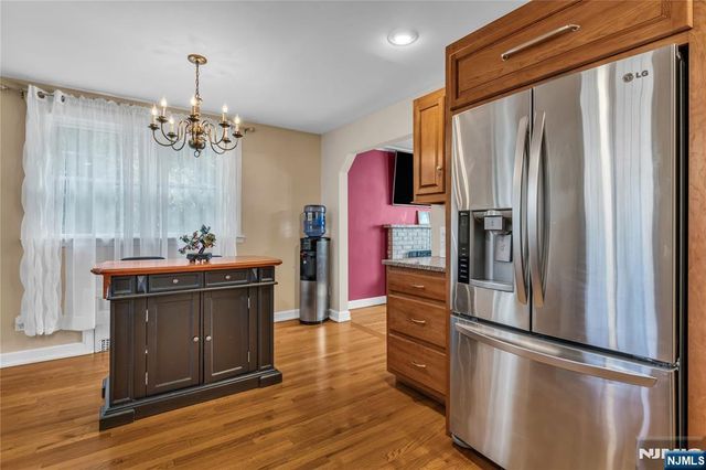 15 High Mountain Road, Oakland, NJ 07436