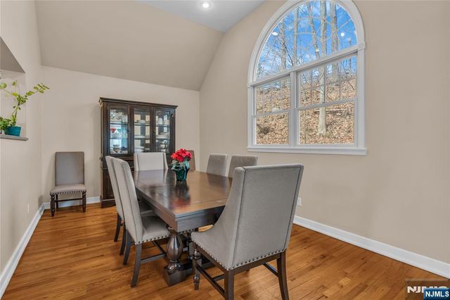 15 High Mountain Road, Oakland, NJ 07436