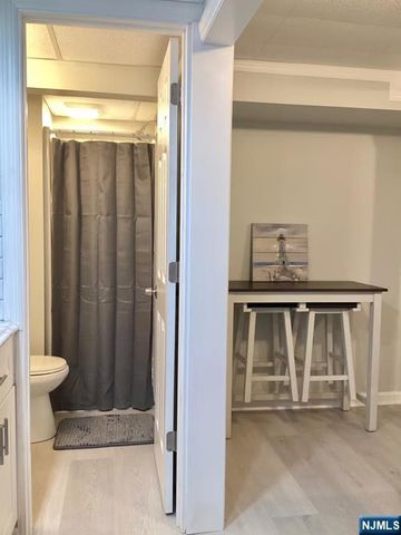 15 High Mountain Road, Oakland, NJ 07436