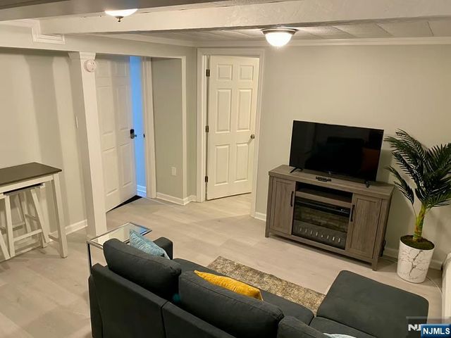 15 High Mountain Road, Oakland, NJ 07436