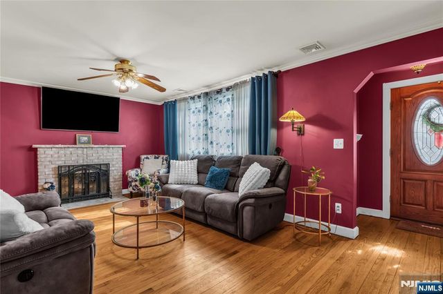 15 High Mountain Road, Oakland, NJ 07436