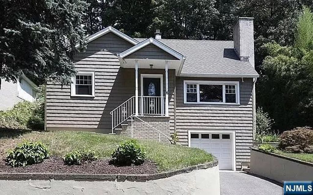15 High Mountain Road, Oakland, NJ 07436