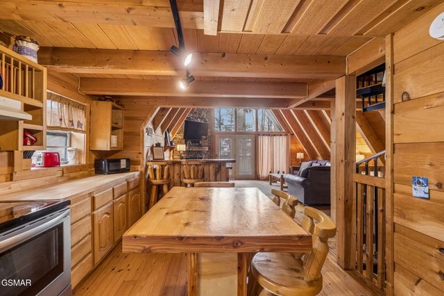 1235 N Baden Drive, Gatlinburg, TN 37738