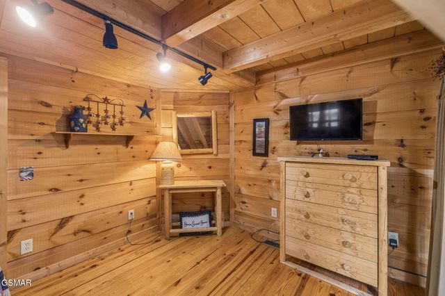 1235 N Baden Drive, Gatlinburg, TN 37738