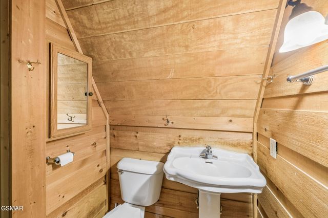 1235 N Baden Drive, Gatlinburg, TN 37738